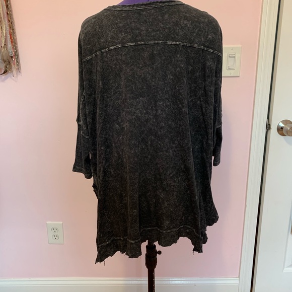 Jess and Jane Black Mineral Wash 3/4 Sleeve Top - Picture 2 of 4